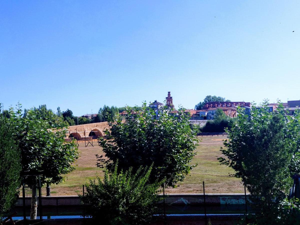 Canton Plaza Guest house 2*